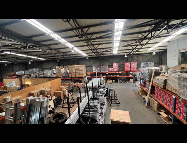 1,535M² WAREHOUSE TO LET IN SPARTAN